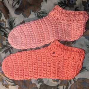 Peach Tree Peach Slippers Size 7-8